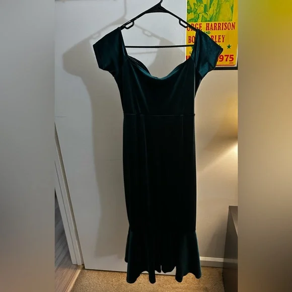 Lulu's Dark Green Velvet Midi Dress - Picture 3 of 5